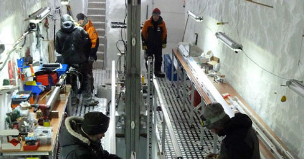 scientists-successfully-drilled-through-763m-of-ice-to-reach-bedrock-in-antarctic