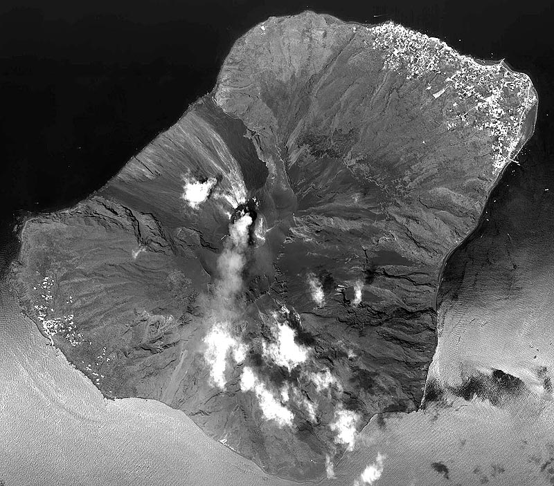 Elevated volcanic activity at Mt. Stromboli, Italy – new powerful detonations heard