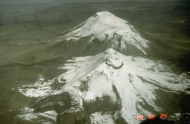 perus-sabancaya-volcano-shows-signs-of-possible-eruption
