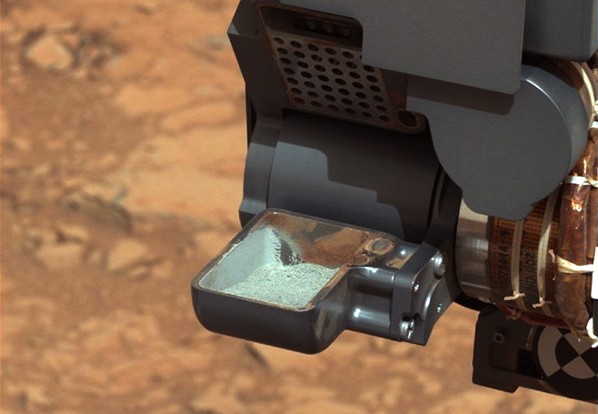 First sample of powdered rock extracted by the rover's drill. The image was taken after the sample was transferred from the drill to the rover's scoop. Credits: NASA/JPL-Caltech/MSSS
