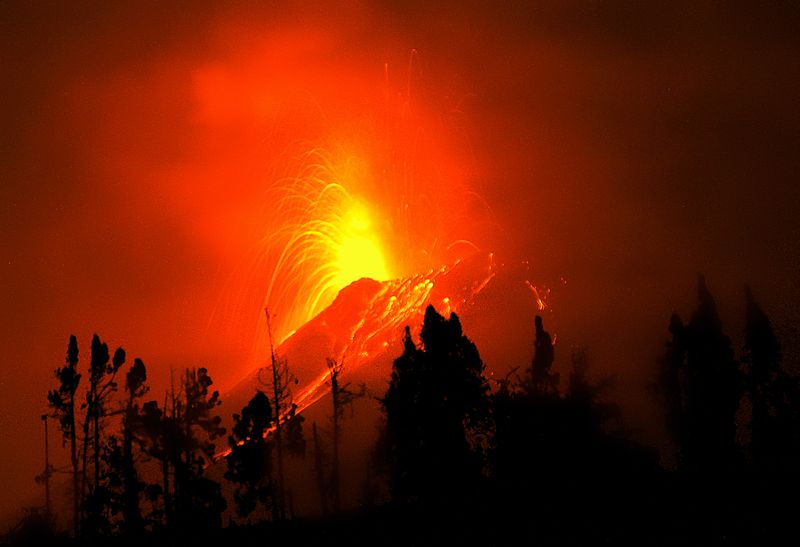 tungurahua-erupts-spewing-glowing-ash-and-pyroclastic-material