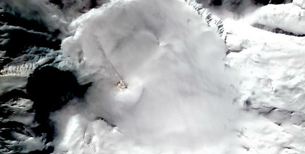Effusive activity and explosions raised the alert at Veniaminof volcano, Alaska
