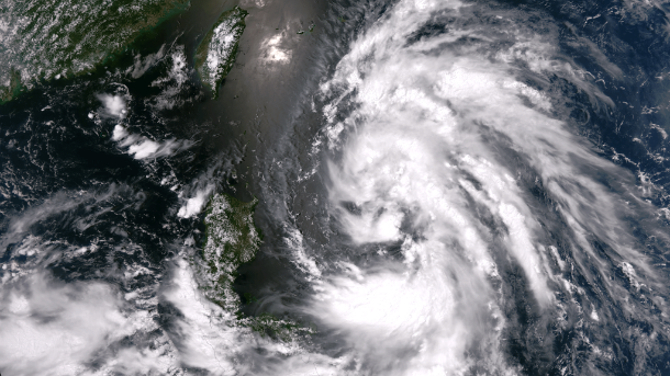 Tropical Storm Leepi (Emong) moves toward Japan