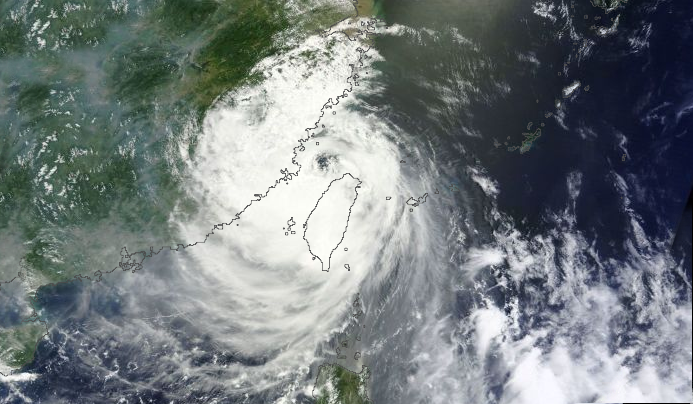 Typhoon Soulik made landfall in northern Taiwan, now moves toward mainland China