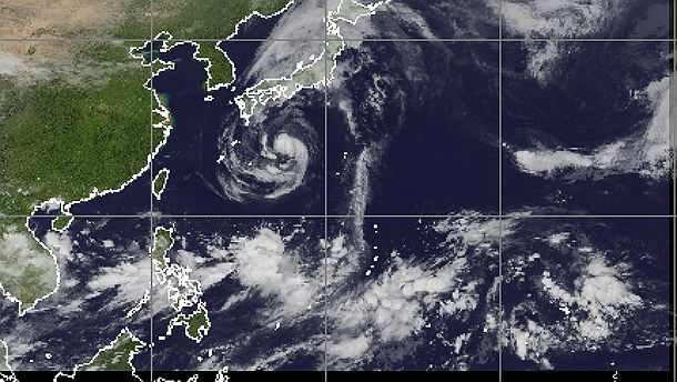 Tropical Storm Man-yi aims Japan