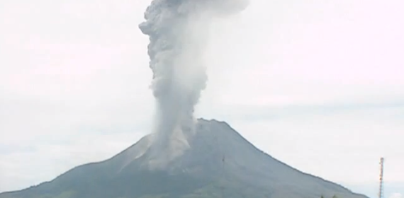 Powerful explosion at Mount Sinabung sends plume of ash 6 km into the air, Indonesia