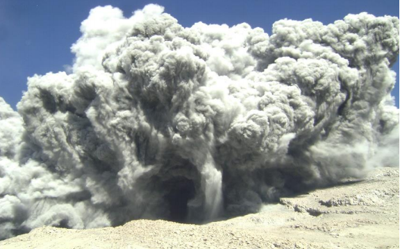 state-of-emergency-declared-ubinas-volcano-erupts-peru
