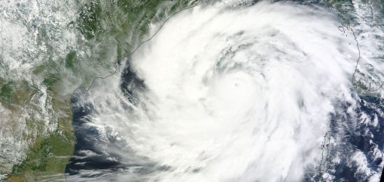 India on red alert – preparing for super cyclone Phailin landfall