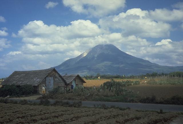 another-major-eruption-of-indonesian-mount-sinabung-volcano