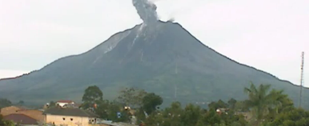 Sinabung erupts sending ash plume to about 9 km altitude, Indonesia