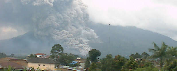 strong-eruption-evacuations-mount-sinabung-worst-case-scenario
