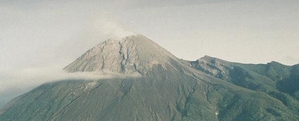 Indonesian Mount Merapi erupts, thick-pyroclastic surge up to 1500 m
