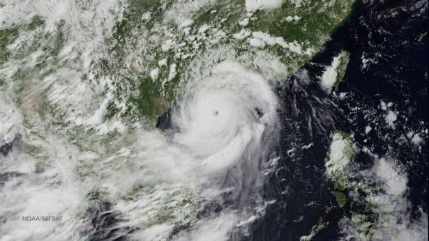 Super typhoon Rammasun hit southern China, moves toward northern Vietnam