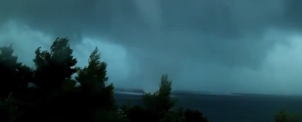 The Summer without a Summer – dramatic waterspout/tornado caught on tape, Croatia