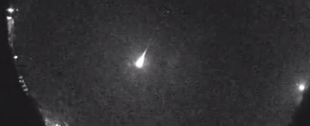 Fireball explodes producing small meteorites near Lake Weiss, Alabama