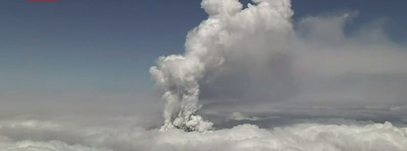 powerful-eruption-of-mount-ontake-injures-11-people-japan