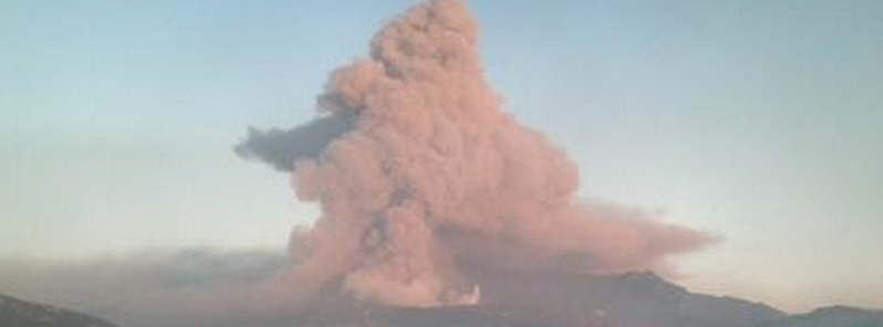 New eruption of Asosan volcano, Japan