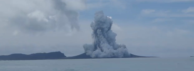 video-of-hunga-tonga-hunga-haapai-eruption-creating-a-new-island