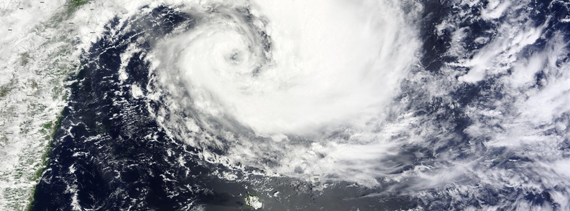 Tropical Cyclone “Bansi” to intensify and pass just north of Mauritius