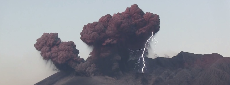 most-beautiful-volcanic-eruption-sakurajima-japan