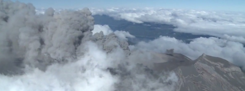 Aerial footage of Chile’s Calbuco volcano spewing ash