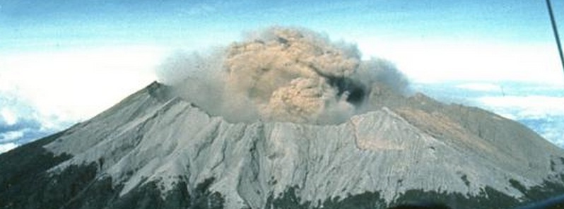 Alert level raised after Raung volcano erupts, Indonesia