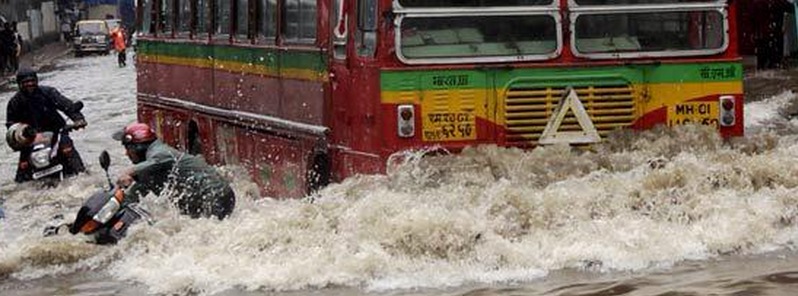 Above-average monsoon season: over 300 mm of rain in 24 hours floods Mumbai, India