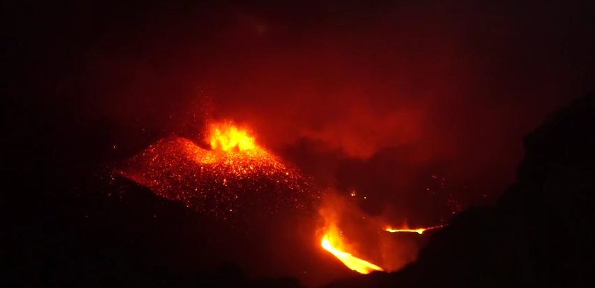 Volcanic ash blankets the skies over Indonesian archipelago: Simultaneous eruption of 5 volcanoes