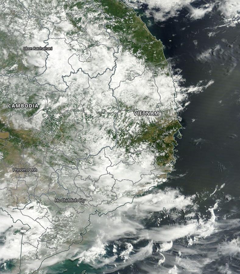 An unusual outburst of cold weather hits northern Vietnam