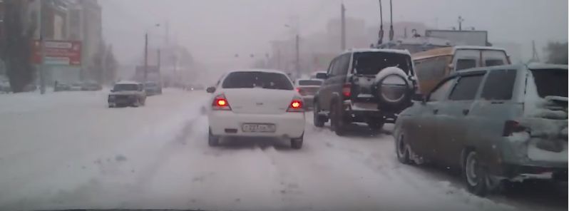 Worst snowfall in a decade blankets Omsk, Russia