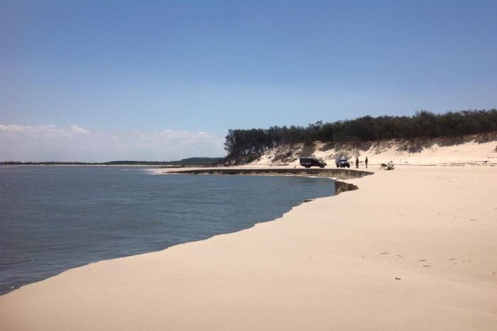 Rapid beach erosion event leaves 100 meter (328 ft) wide hole in Queensland, Australia