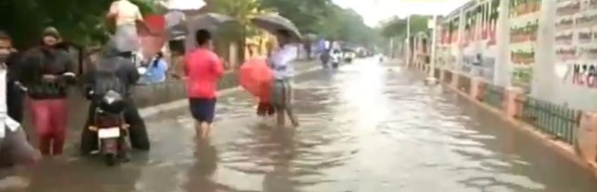 heavy-rainfall-and-severe-flooding-leaves-at-least-27-people-dead-in-tamil-nadu-india