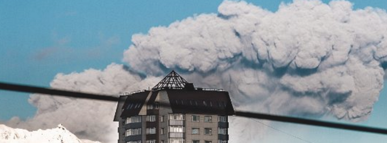 Zhupanovsky erupts sending a plume of ash more than 7 km a.s.l., Russia