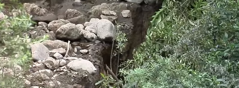 Atoyac River disappears overnight after large sinkhole opens up, Mexico