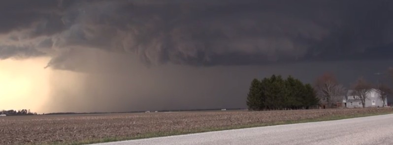 Severe weather hits US Midwest with heavy rain, very large hail and tornadoes