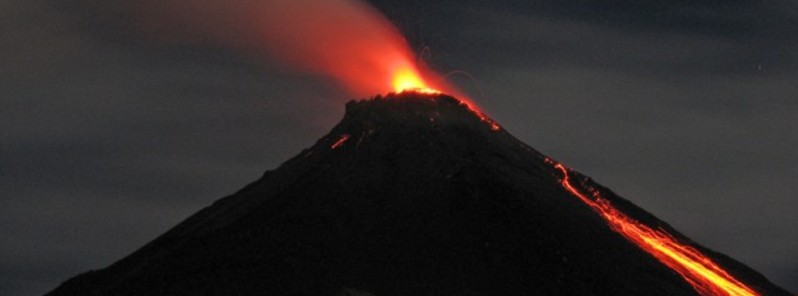 mount-karangetang-erupts-sending-lava-flows-2-km-from-crater-indonesia