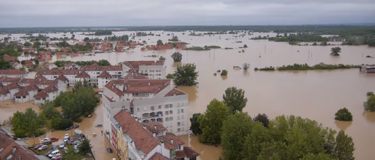 2014 record Balkan floods linked to jamming of giant airstreams