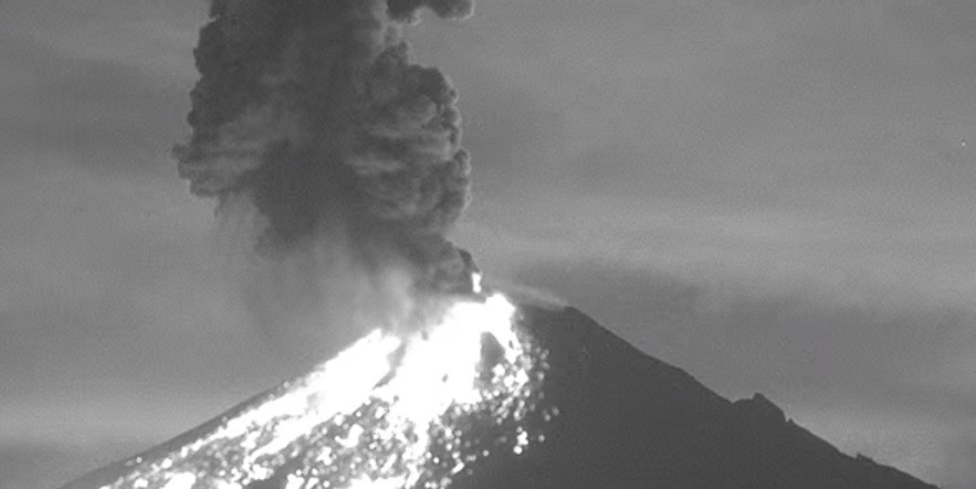 strong-explosion-at-popocatepetl-volcano-mexico