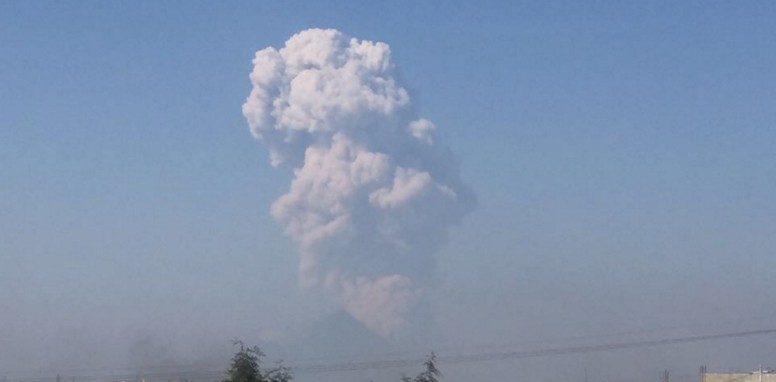 Strong eruption of Santa Maria produces moderate to strong ashfall, Guatemala