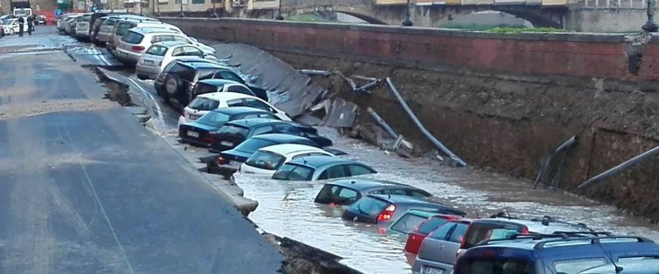200-m-long-sinkhole-opens-in-florence-and-swallows-20-cars-italy