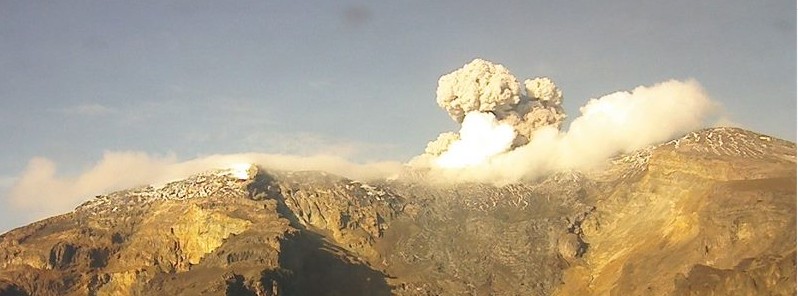 Nevado del Ruiz eruption closes Manizales airport, Colombia