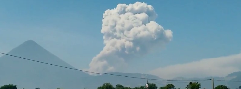 Strong explosive activity continues at Santa Maria volcano, Guatemala