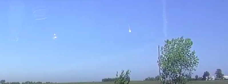 Daylight meteor captured over the Midwestern US