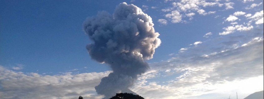 Strong explosion, pyroclastic flows observed at Santa Maria’s Santiaguito, Guatemala