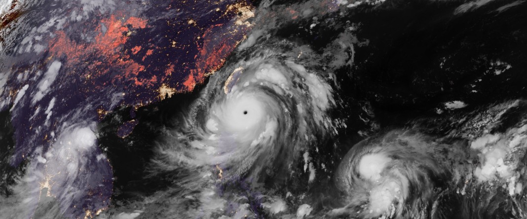 Eye of Super Typhoon “Meranti” approaching southern Taiwan