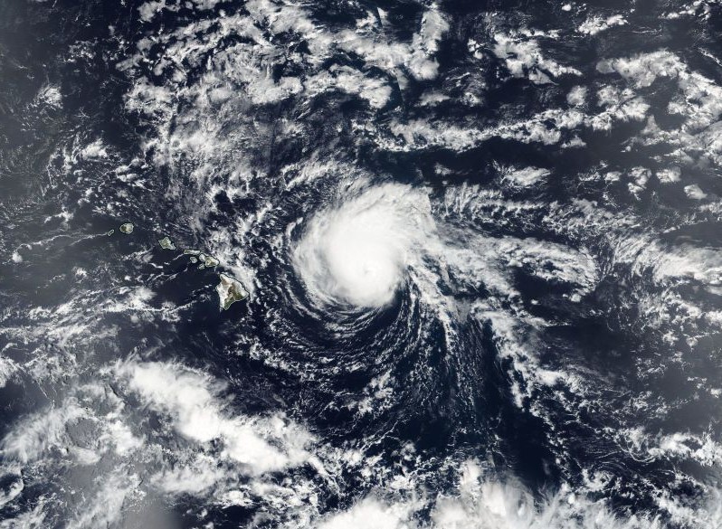 Hurricane “Lester” passing northeast of Hawaiian Islands