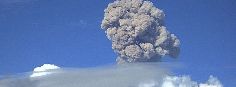 Popocatépetl spews volcanic ash up to 7.3 km (24 000 feet) a.s.l., Mexico