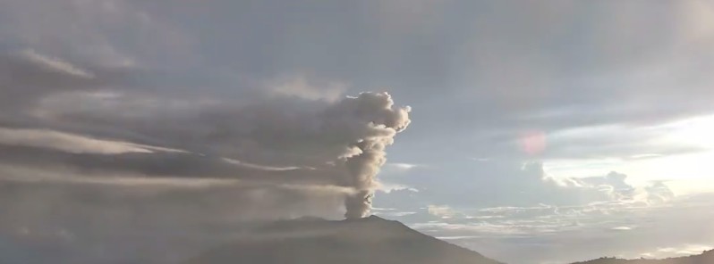 Early morning eruption of Turrialba volcano, Costa Rica