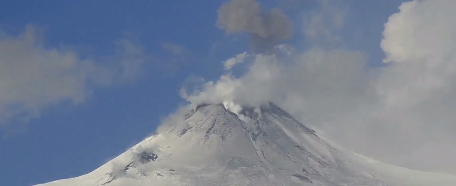 New eruptive activity at Italy’s Etna volcano
