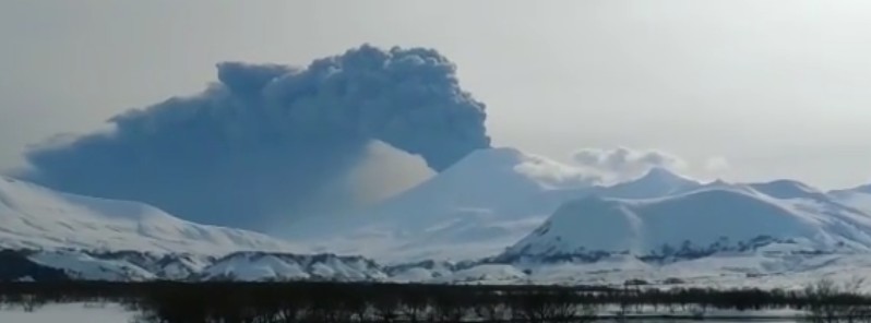 kambalny-volcano-erupts-after-248-years-of-sleep-russia